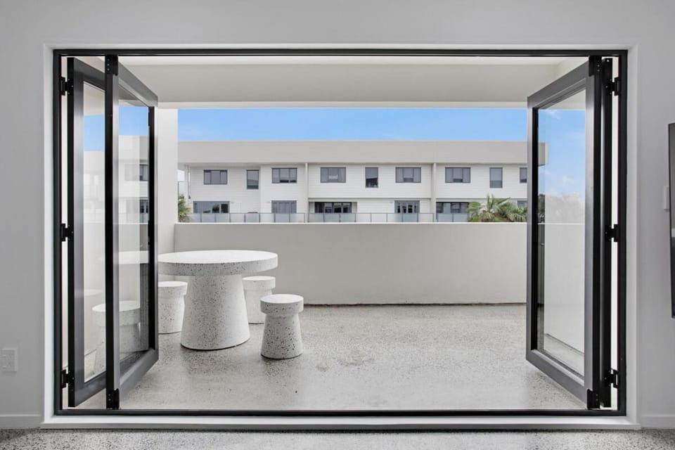 Chic Modern 2BR Heart of Manukau Apartment in Auckland