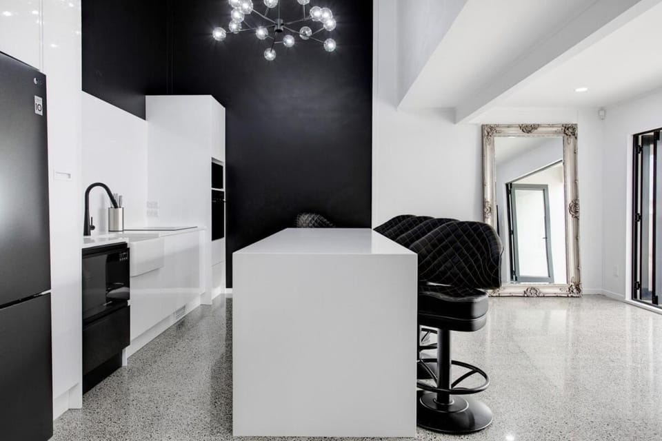 Chic Modern 2BR Heart of Manukau Apartment in Auckland
