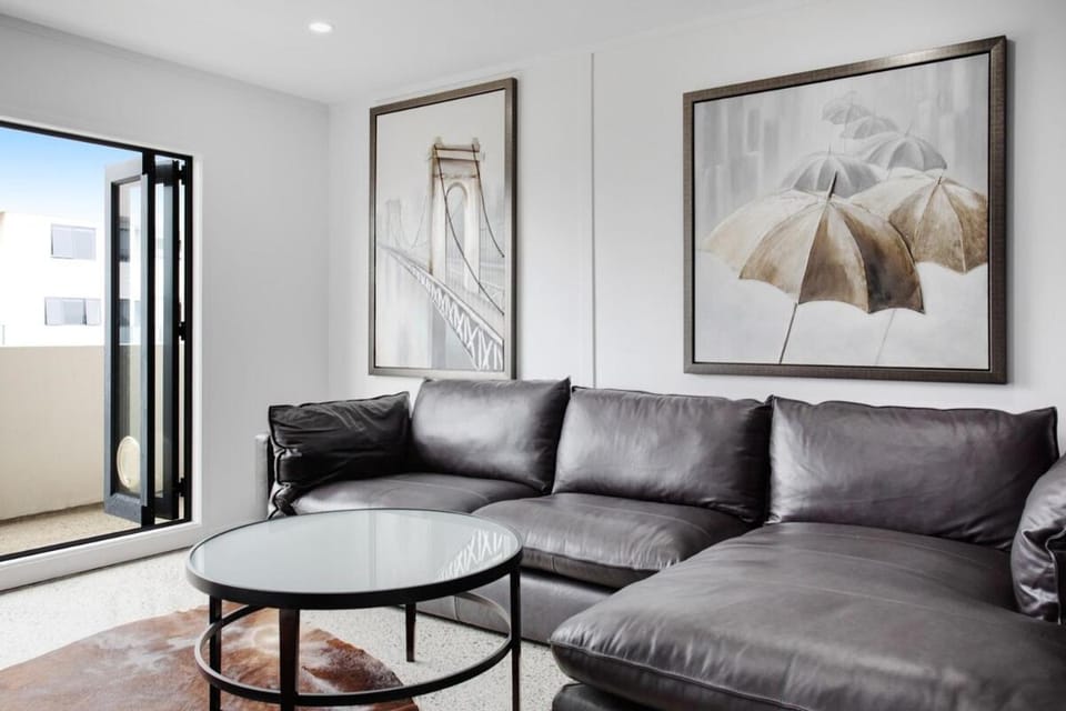 Chic Modern 2BR Heart of Manukau Apartment in Auckland
