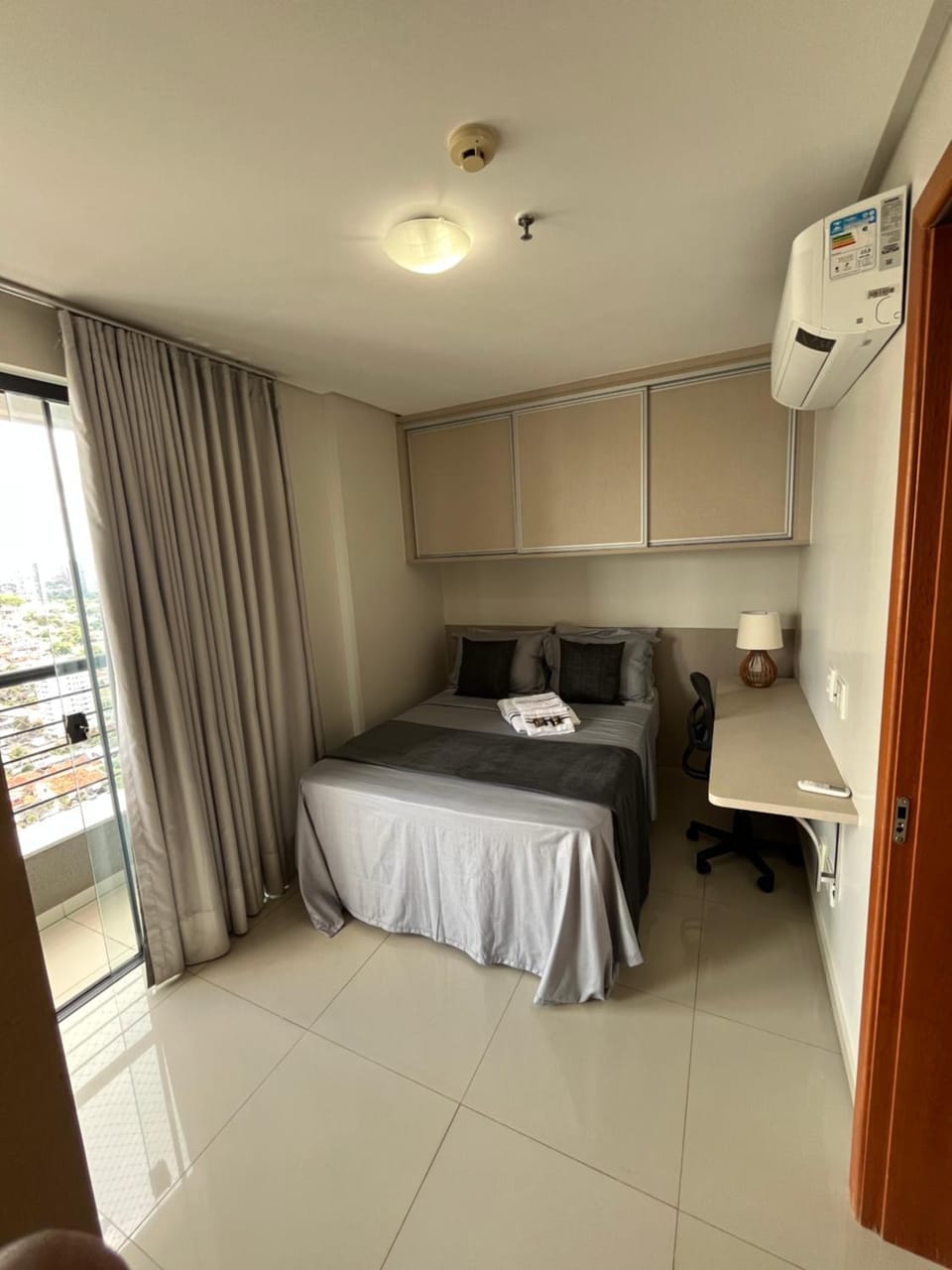 Bed, Photo of the whole room, Bedroom, air conditioner