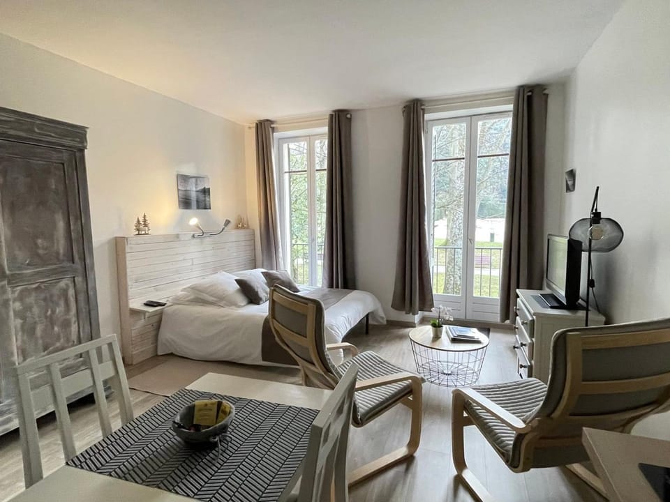 Studio cosy 3 étoiles avec balcon, idéal pour 2 pers, à Aix-les-Bains - FR-1-555-113 Apartment in Aix-les-Bains
