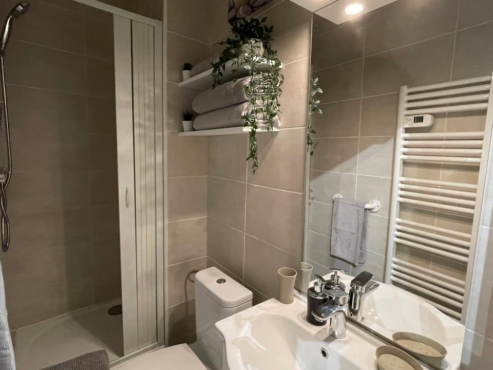 Studio cosy 3 étoiles avec balcon, idéal pour 2 pers, à Aix-les-Bains - FR-1-555-113 Apartment in Aix-les-Bains