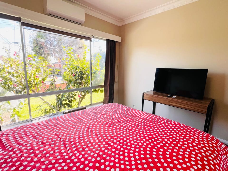 Cozy, quiet private room in shared house, Lalor Vacation rental in Melbourne