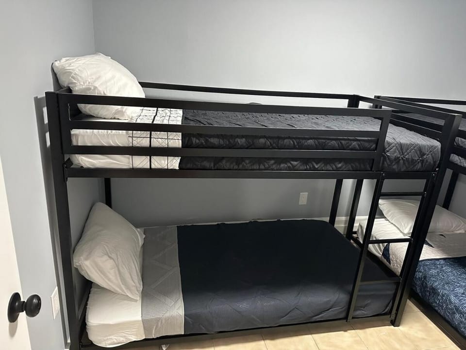 Cozy Apartment Minutes from NYC Apartment in Union City