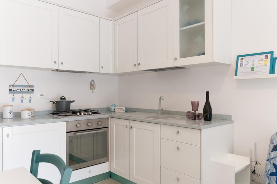 Coffee/tea facilities, Kitchen or kitchenette, pet friendly, stove