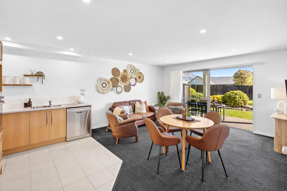 Kitchen or kitchenette, Living room, Dining area