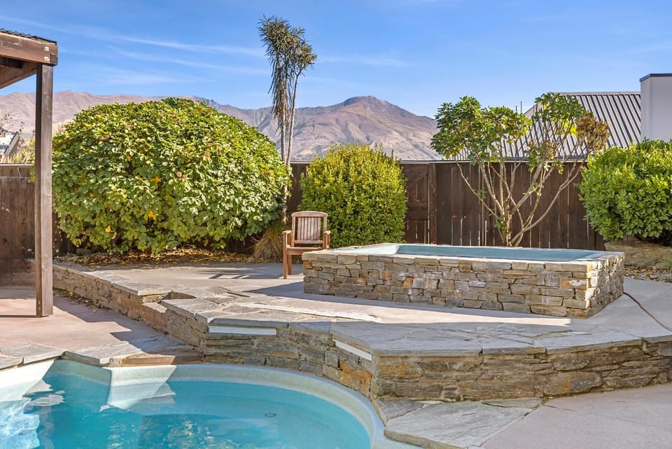 Hot Tub, Hot Tub, Swimming pool, Swimming pool