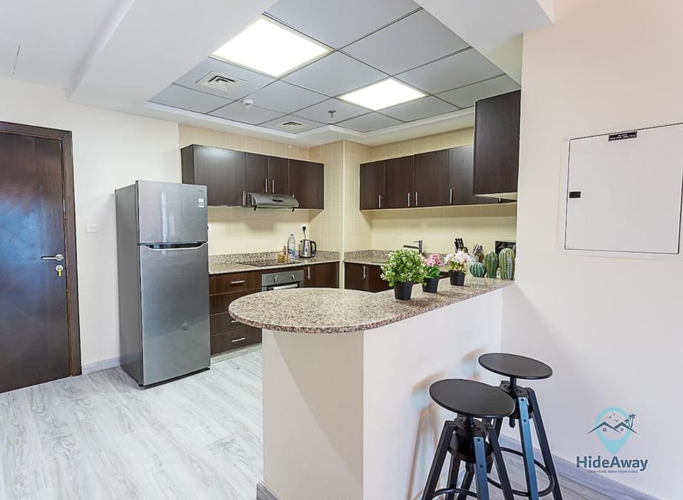 1BR Modern, Stylish l Mins to Beach l Dubai Marina Apartment in Dubai