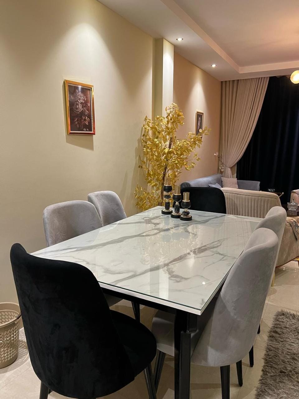 Seating area, Dining area