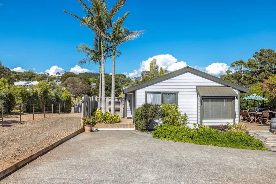 Hartlock in Onetangi House in Auckland Region