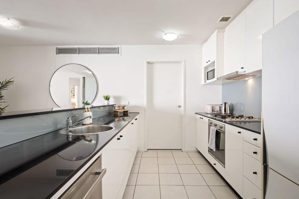 Cozy 2BR Apartment Steps from Darling Harbour Apartment in Sydney