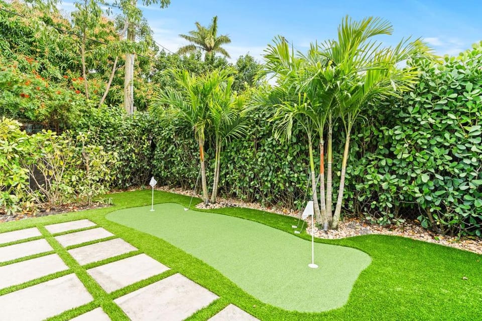 The Palmside Escape Heated Pool, Putt, Relax House in West Palm Beach