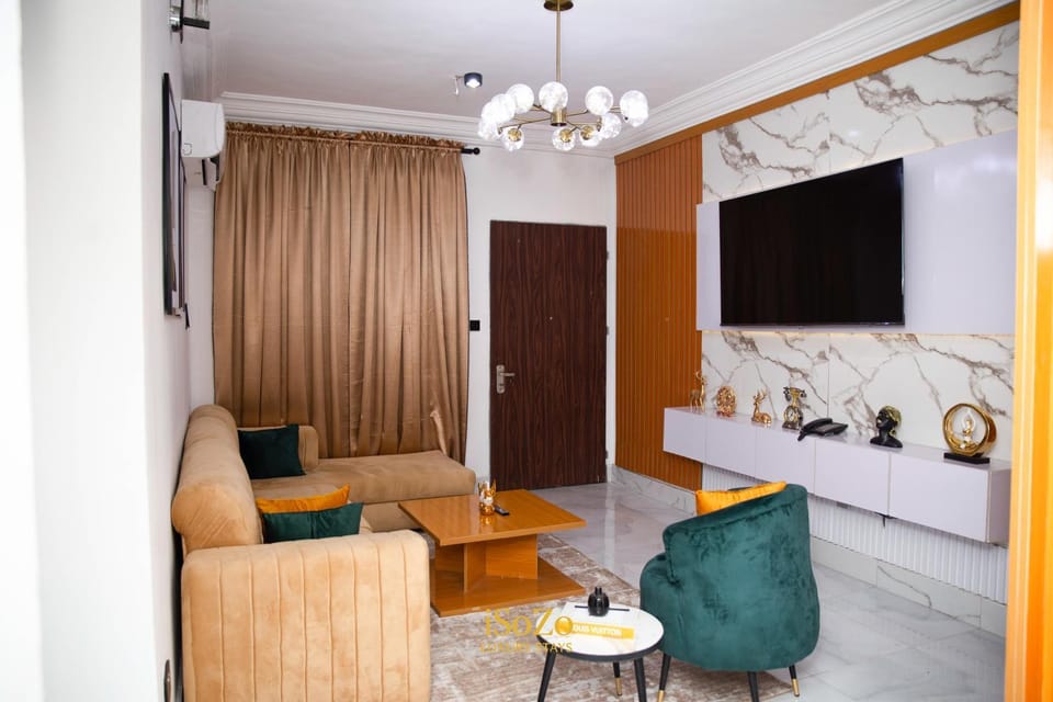 Communal lounge/ TV room, TV and multimedia, Living room, Seating area, Evening entertainment