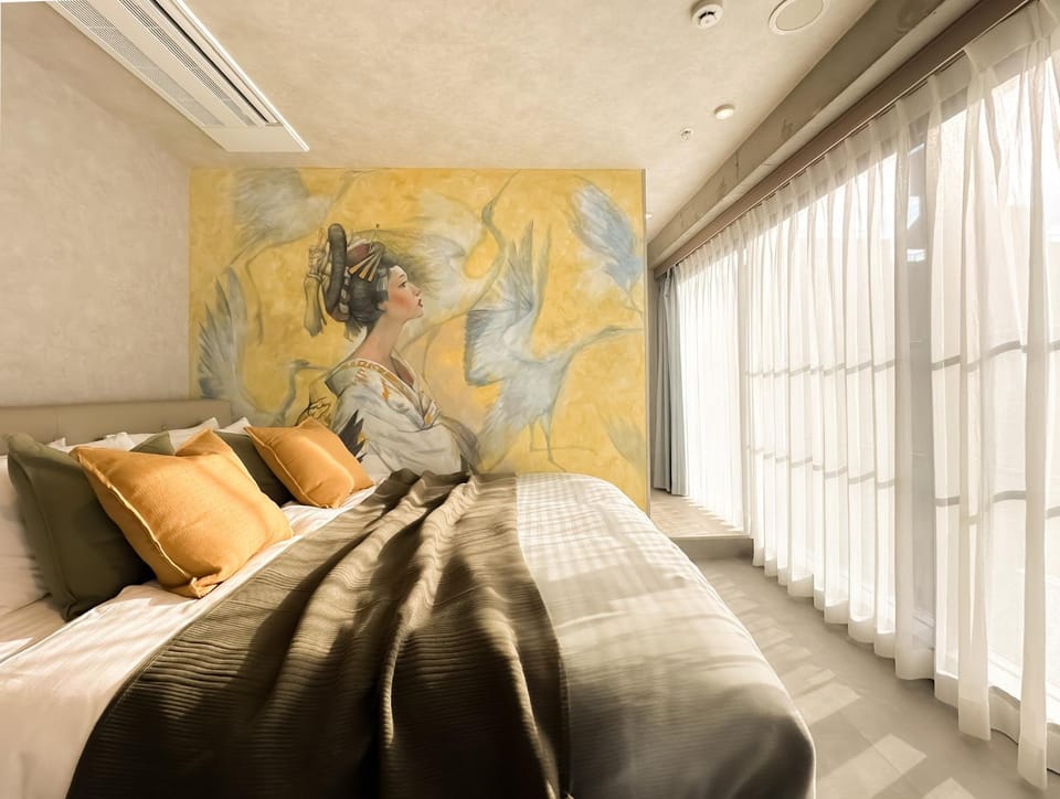 Photo of the whole room, Bedroom