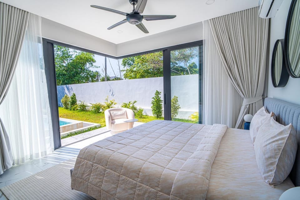 Bed, Day, Garden, Photo of the whole room, Bedroom, Garden view