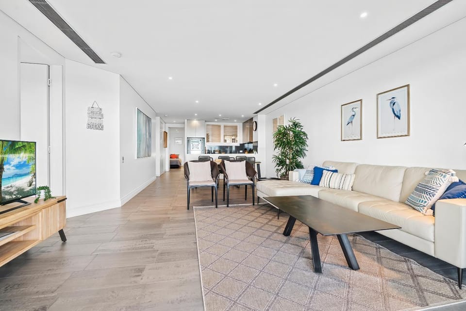 TV and multimedia, Kitchen or kitchenette, Living room, Seating area, Dining area