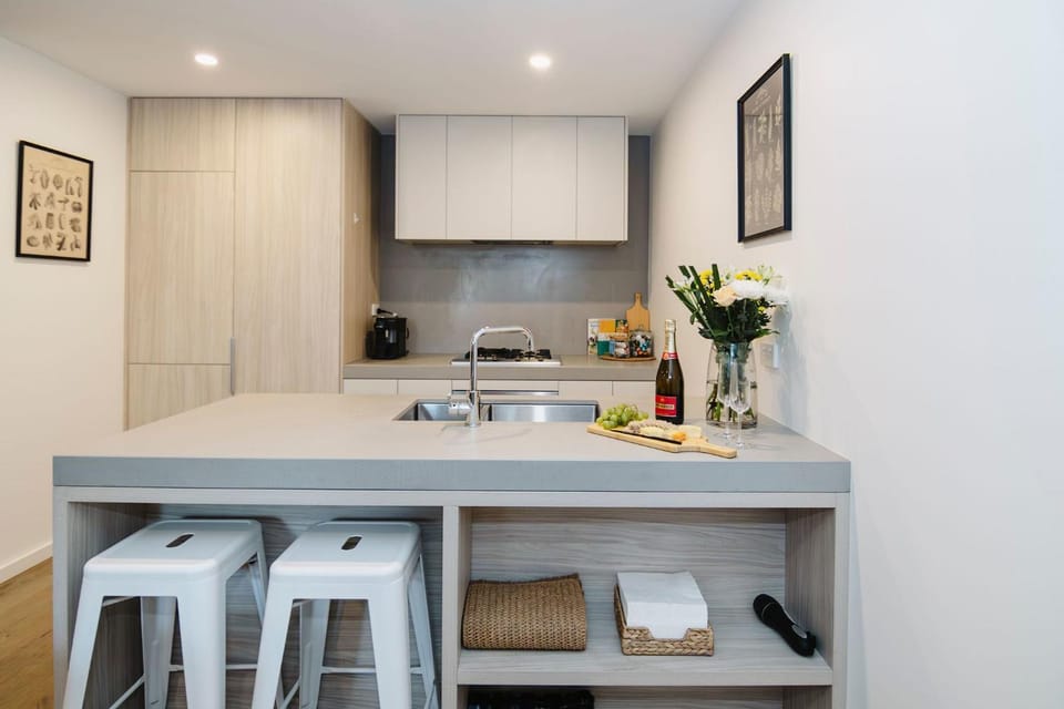 Kitchen or kitchenette, minibar, stove
