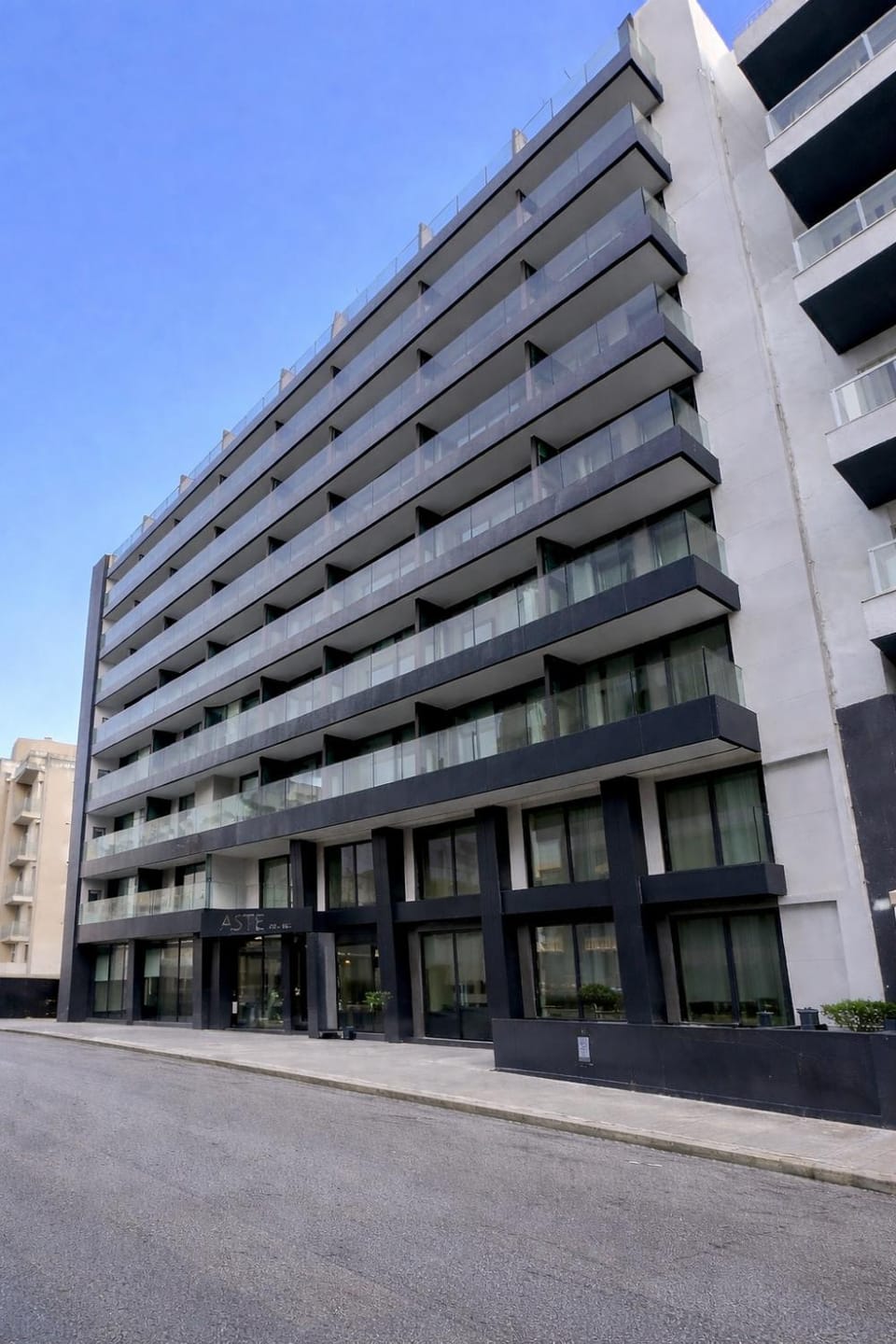 Property building, Facade/entrance