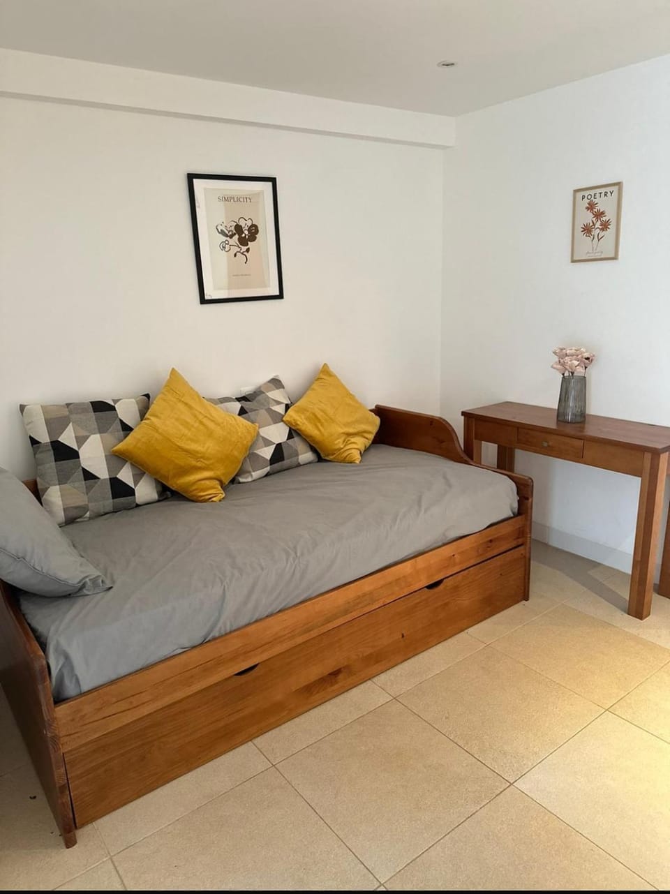 Seating area, Bedroom