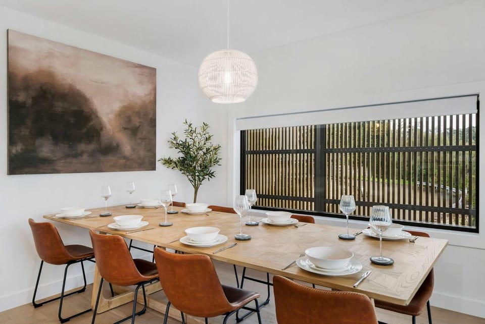 Seating area, Dining area