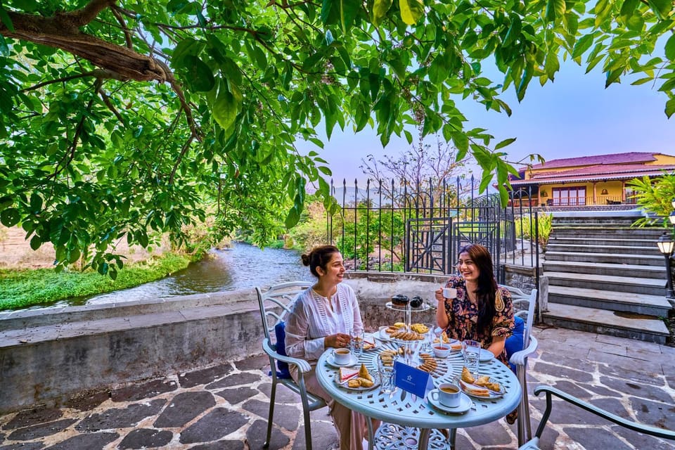 Restaurant/places to eat, Spring, Day, View (from property/room), Balcony/Terrace, Food and drinks, Banquet/Function facilities, Seating area, Dining area, Food, Guests, Garden view, group of guests