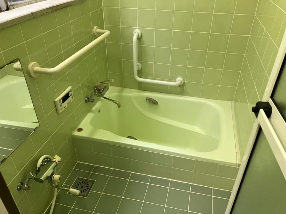 芦原温泉駅から徒歩5分の1棟貸切民泊 最低限芦原温泉駅前 Apartment in Japan