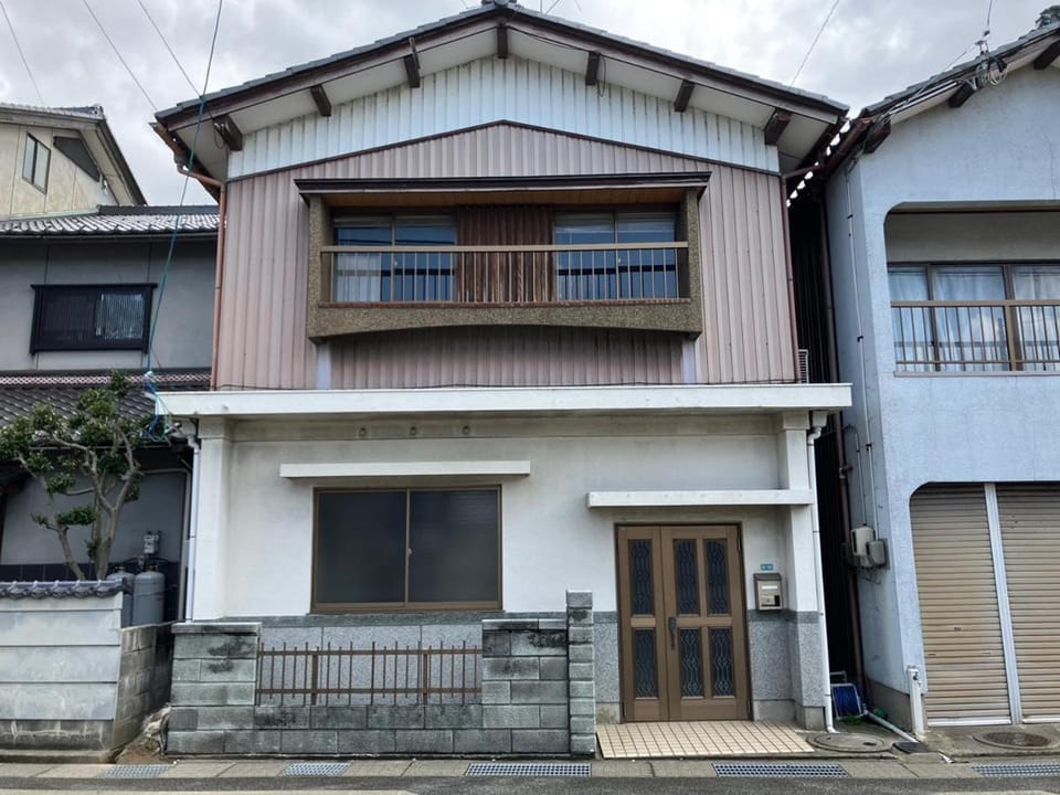芦原温泉駅から徒歩5分の1棟貸切民泊 最低限芦原温泉駅前 Apartment in Japan