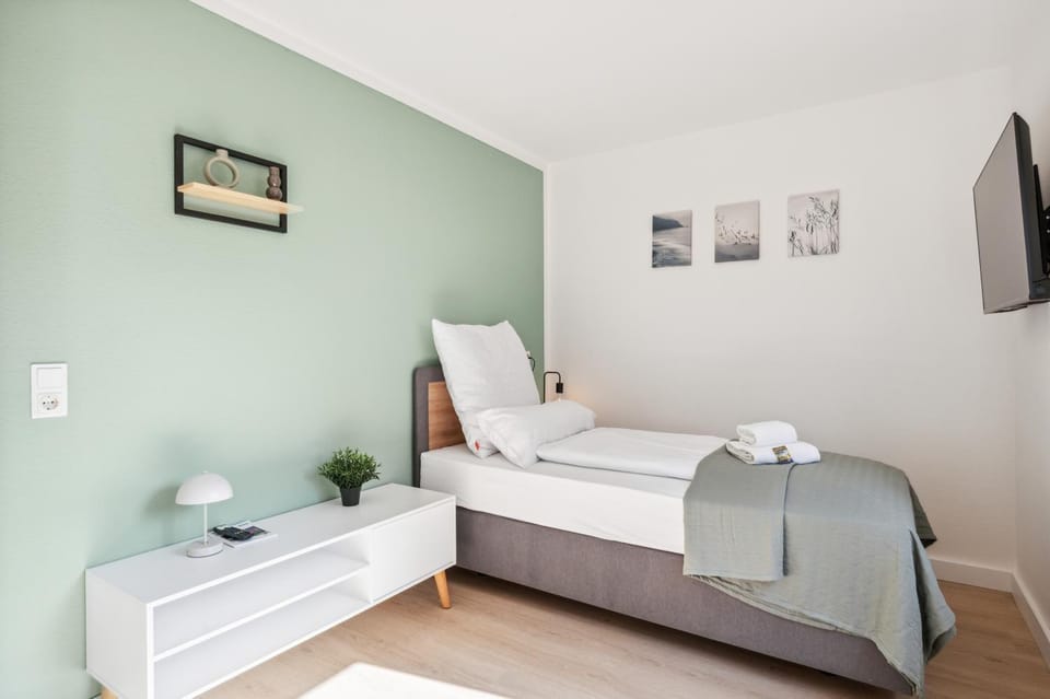 Photo of the whole room, Bedroom