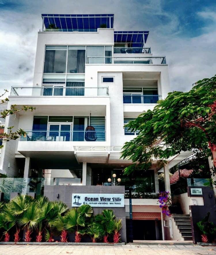 Ocean View Villa - 8 Bedrooms - In Great Location - Just 10M From The Beach Villa in Nha Trang