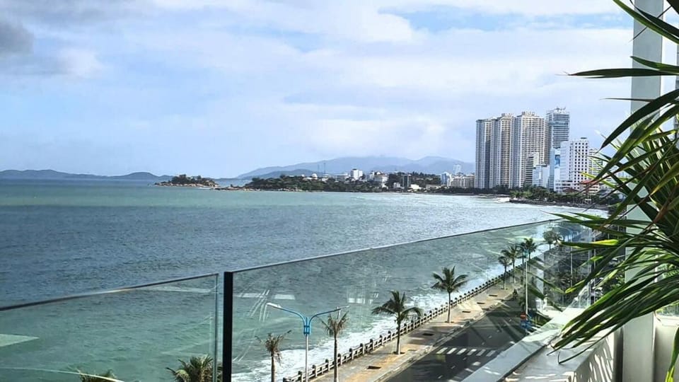 Ocean View Villa - 8 Bedrooms - In Great Location - Just 10M From The Beach Villa in Nha Trang