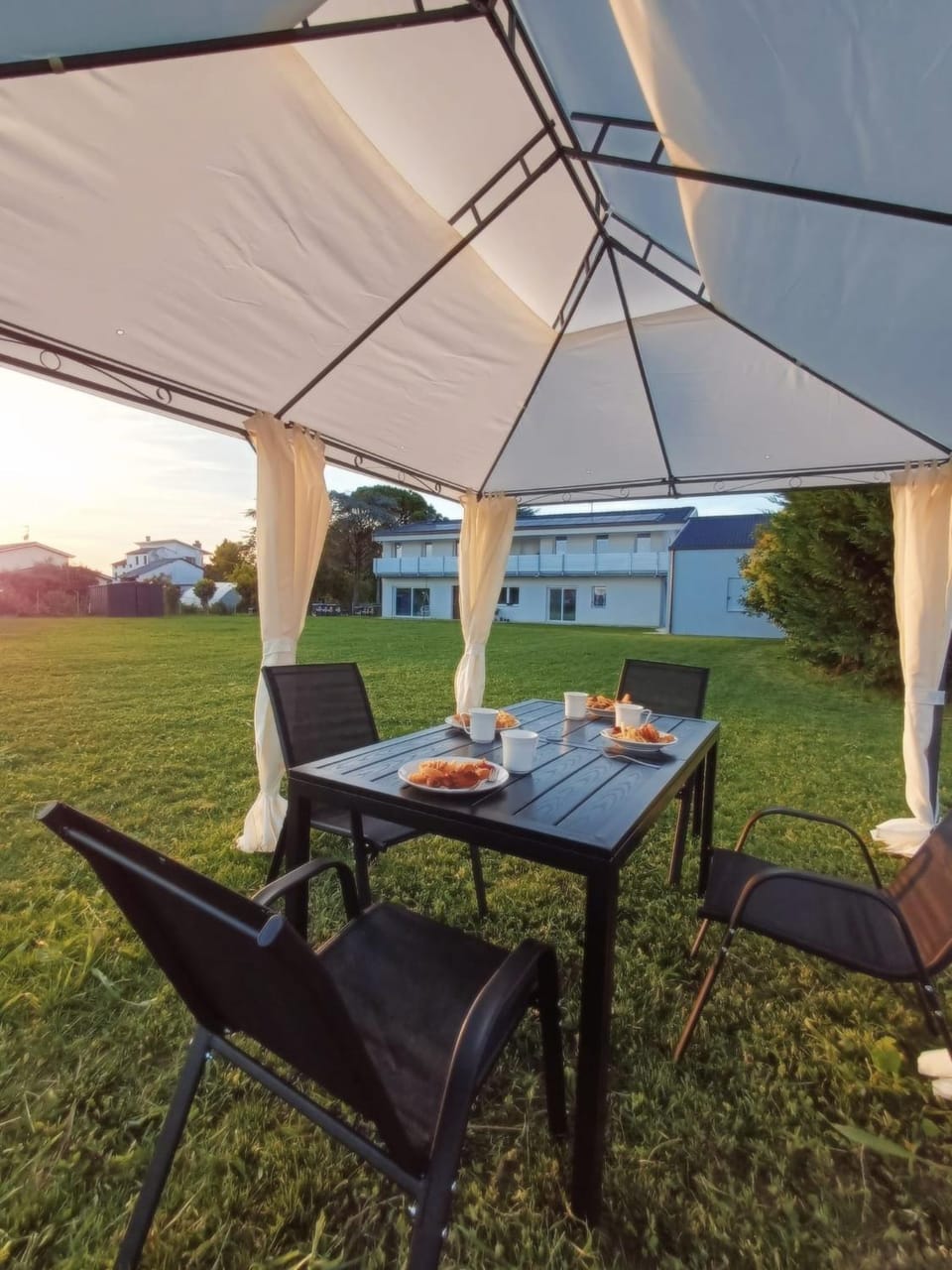 Property building, Patio, Dining area