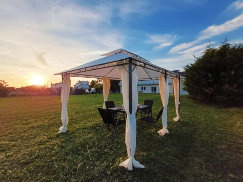 Property building, Patio, Dining area