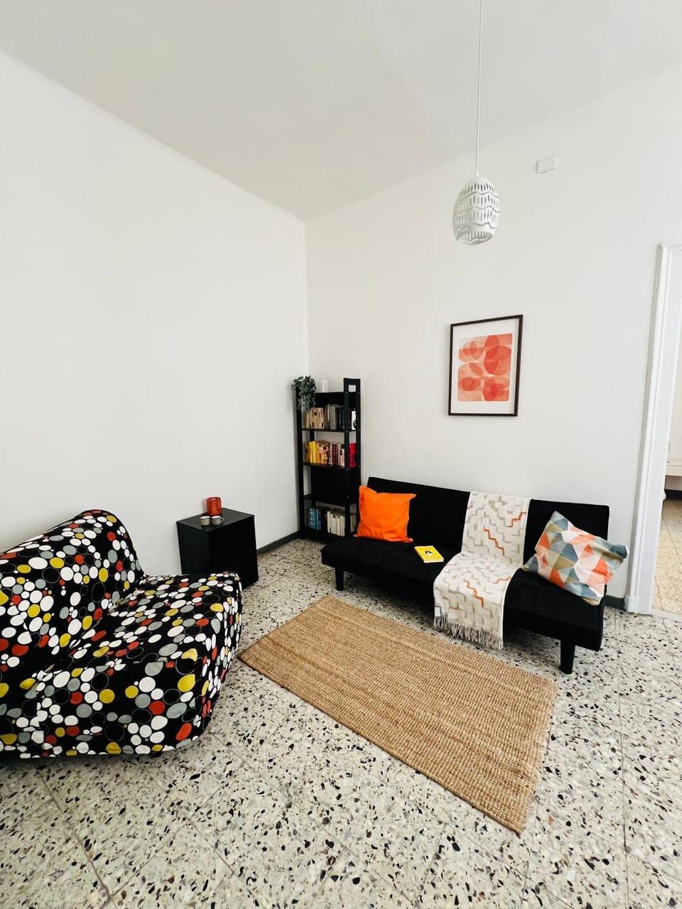 Bed, Living room, Photo of the whole room, pet friendly, pet friendly