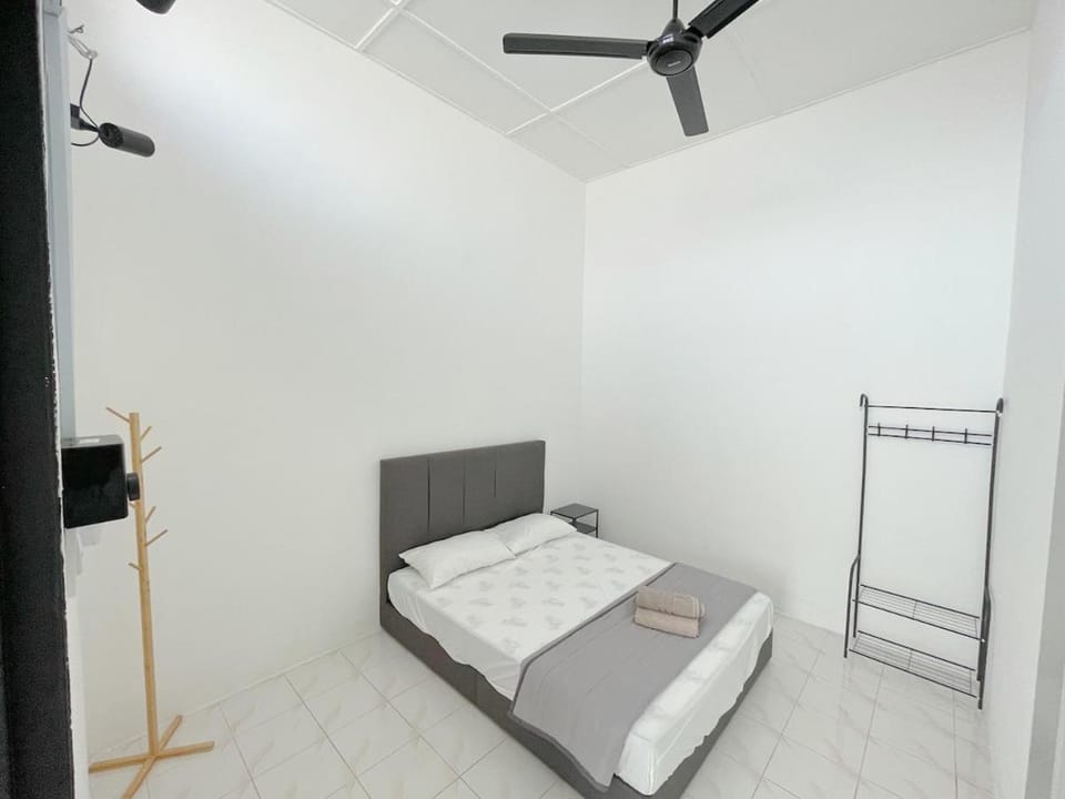 Muji Zen Minimalist Guest House Apartment in Perak Tengah District