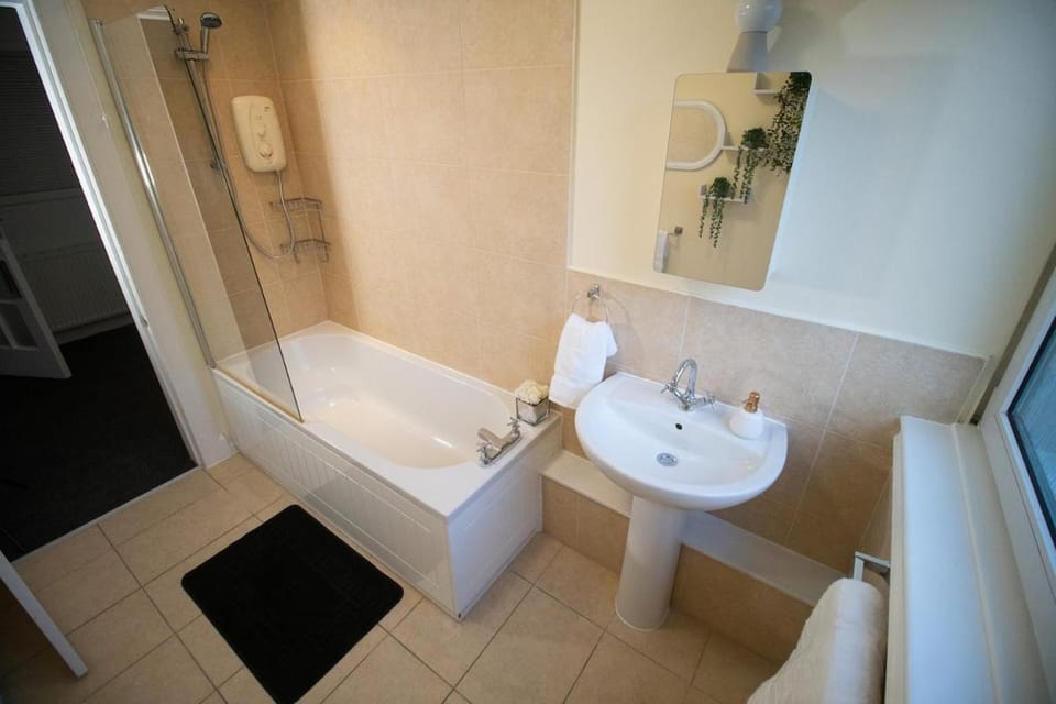 Beautify Refurbished Large 3 Bed Terrace Apartment in Hawick