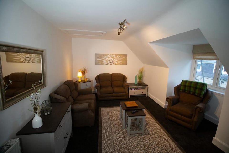Beautify Refurbished Large 3 Bed Terrace Apartment in Hawick