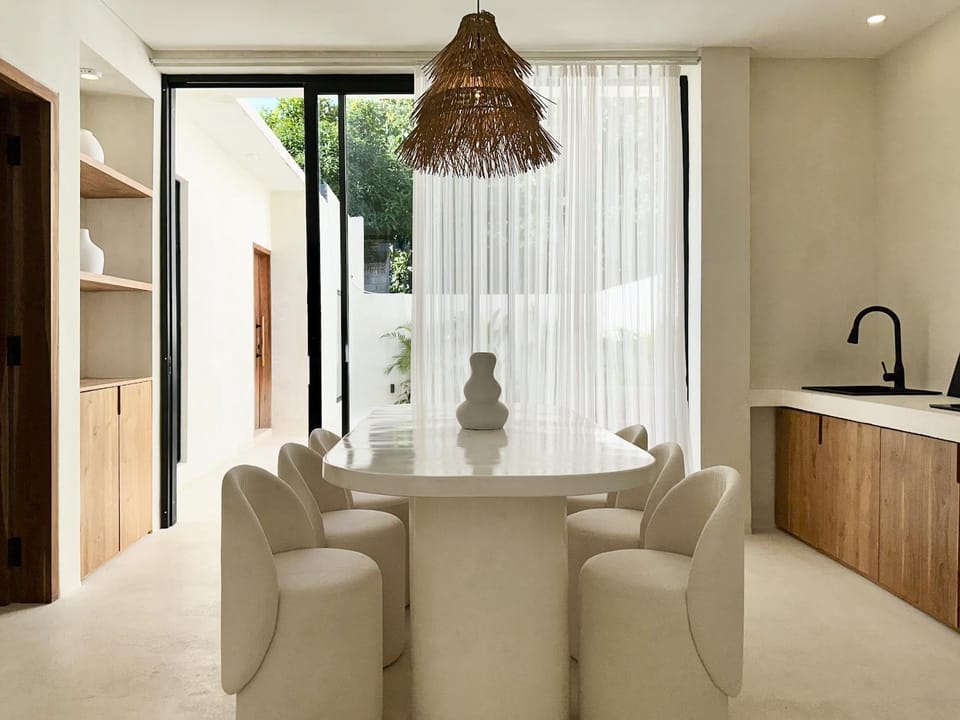 Kitchen or kitchenette, Seating area, Dining area