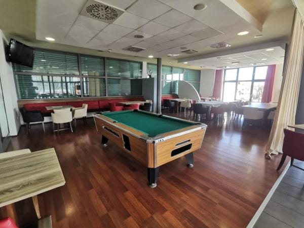 Billiard, Lounge or bar