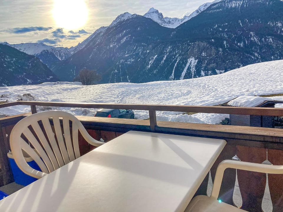 Facade/entrance, Mountain view