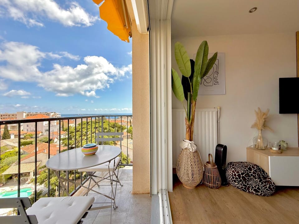 View (from property/room), Balcony/Terrace, Sea view