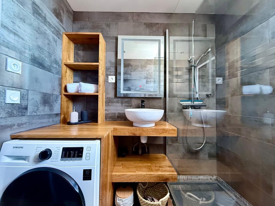 Shower, Bathroom, washing machine