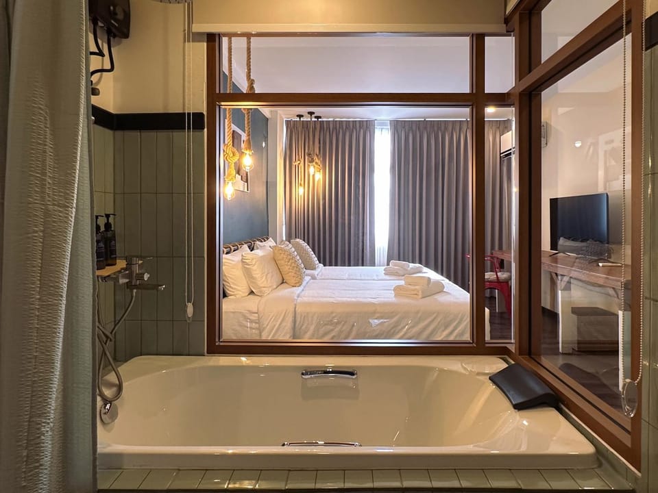 Bathroom, Balcony/Terrace