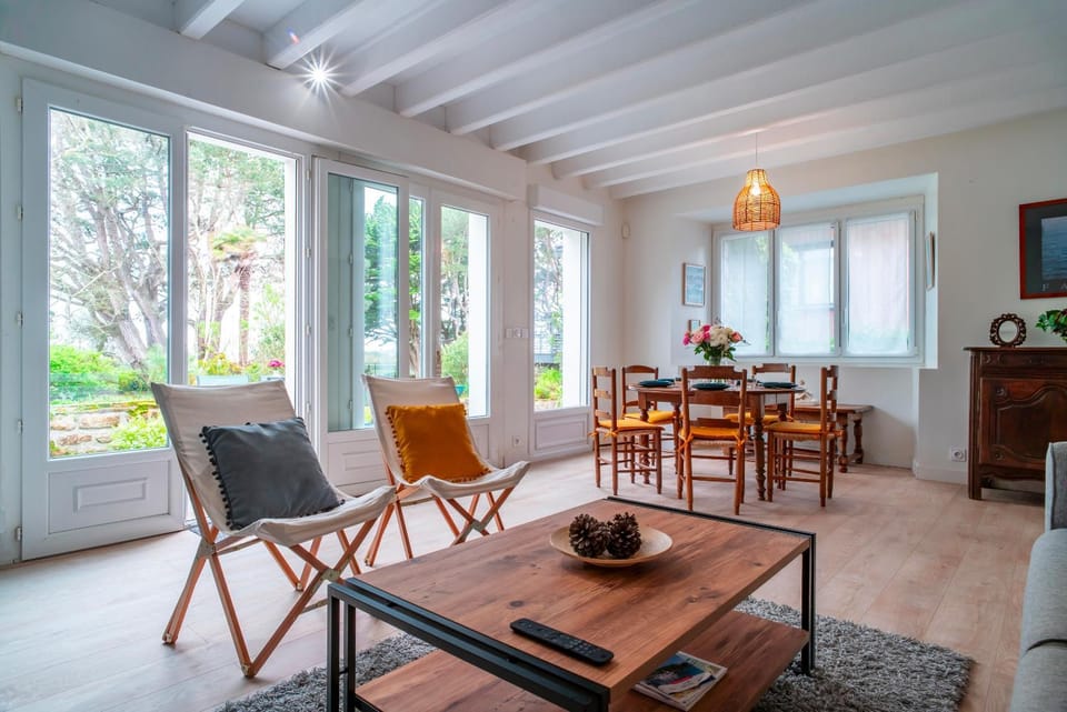Living room, Dining area, Garden view