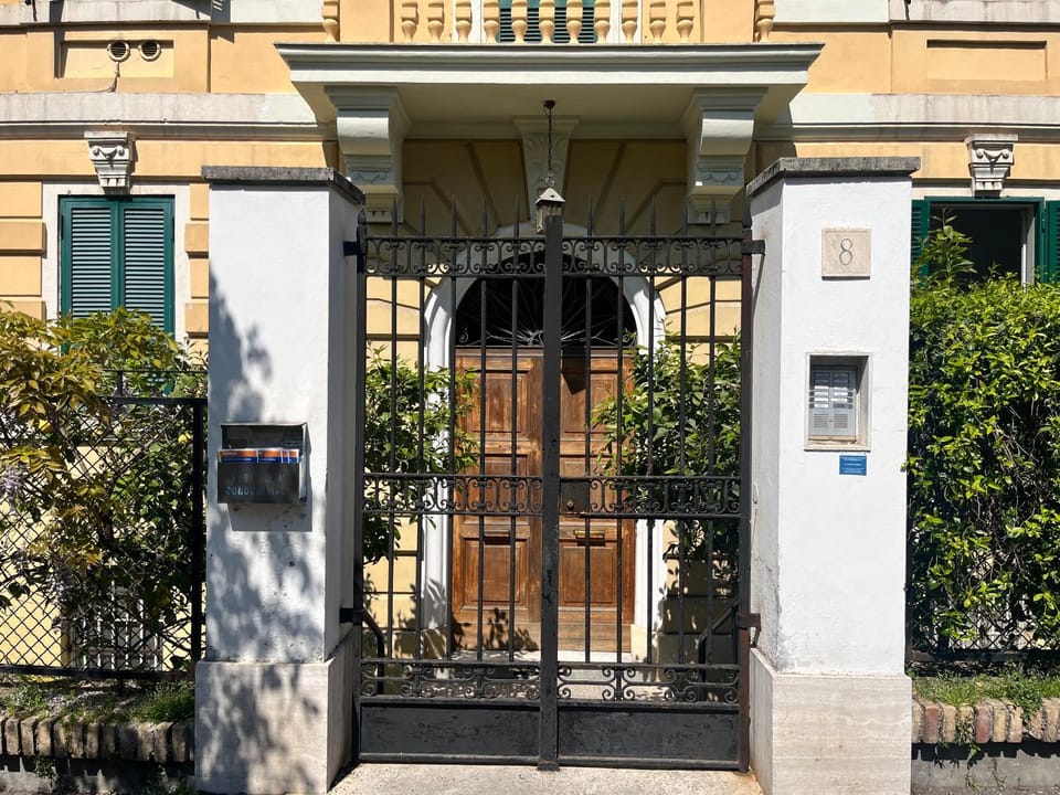 Facade/entrance