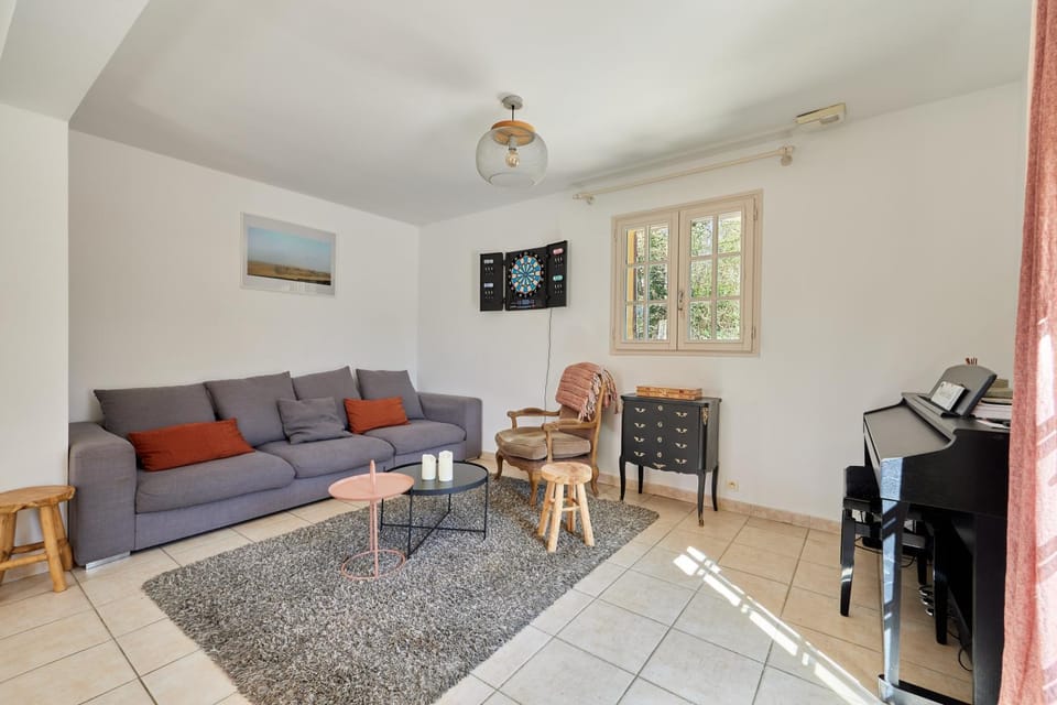 Living room, Seating area