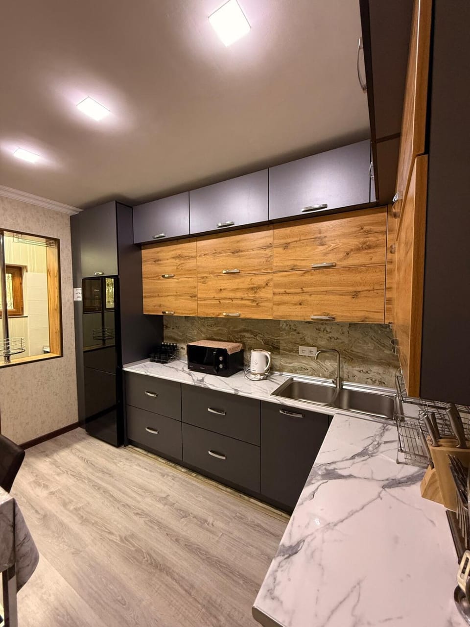 Kitchen or kitchenette, minibar, stove
