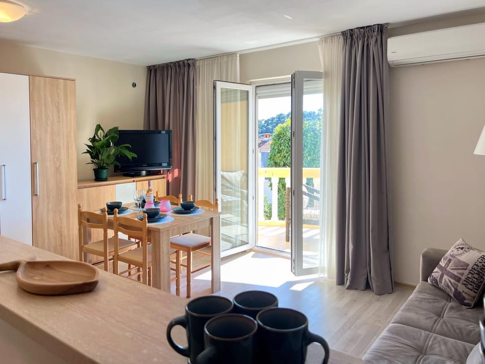 Balcony/Terrace, Living room, Dining area, safe, wardrobe