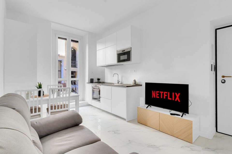 TV and multimedia, Kitchen or kitchenette, Living room, Seating area, Dining area, oven