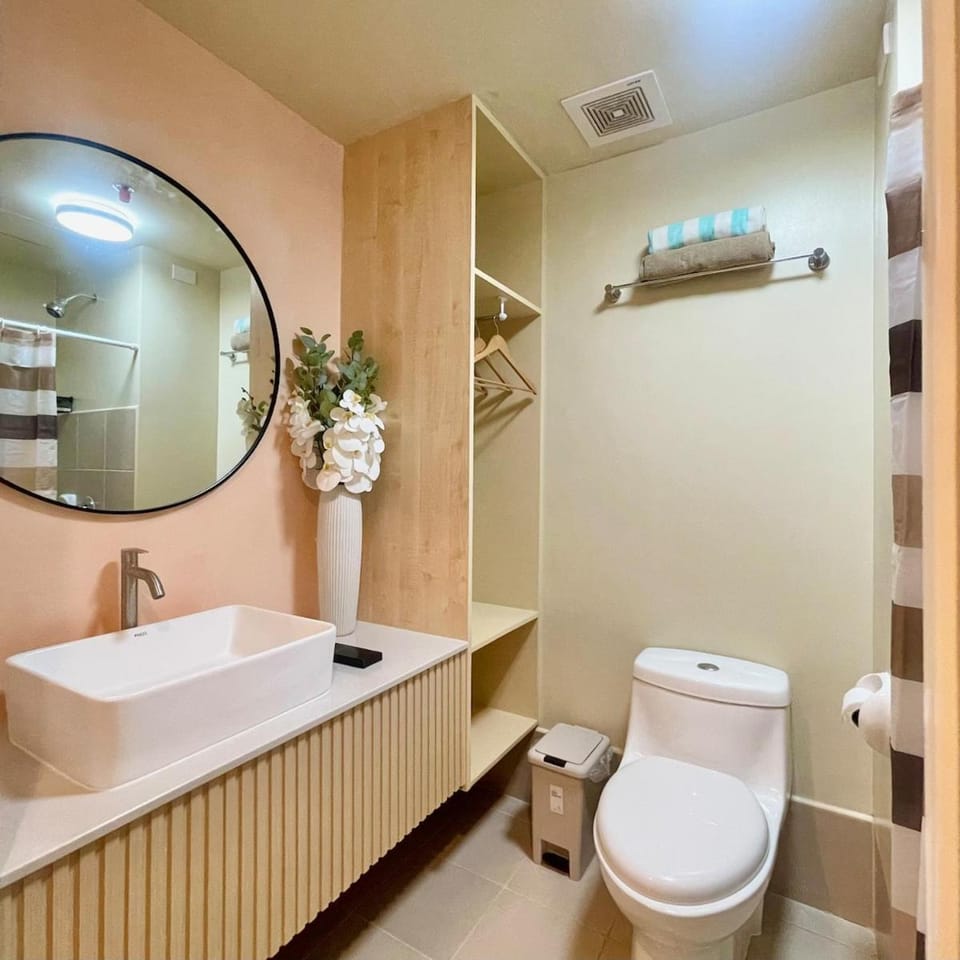 Shower, Bathroom, bidet, towels