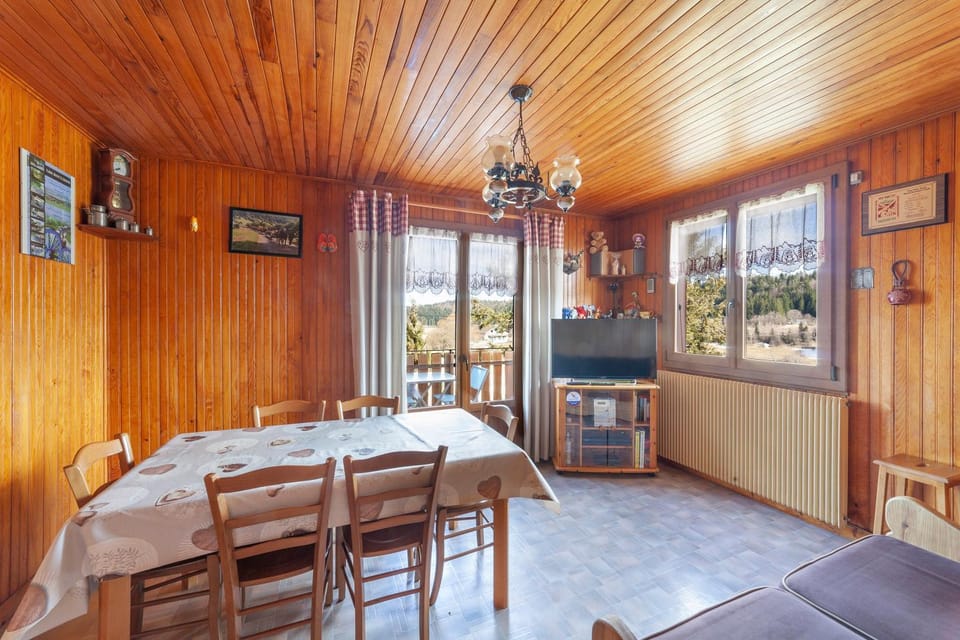 Communal lounge/ TV room, TV and multimedia, Dining area